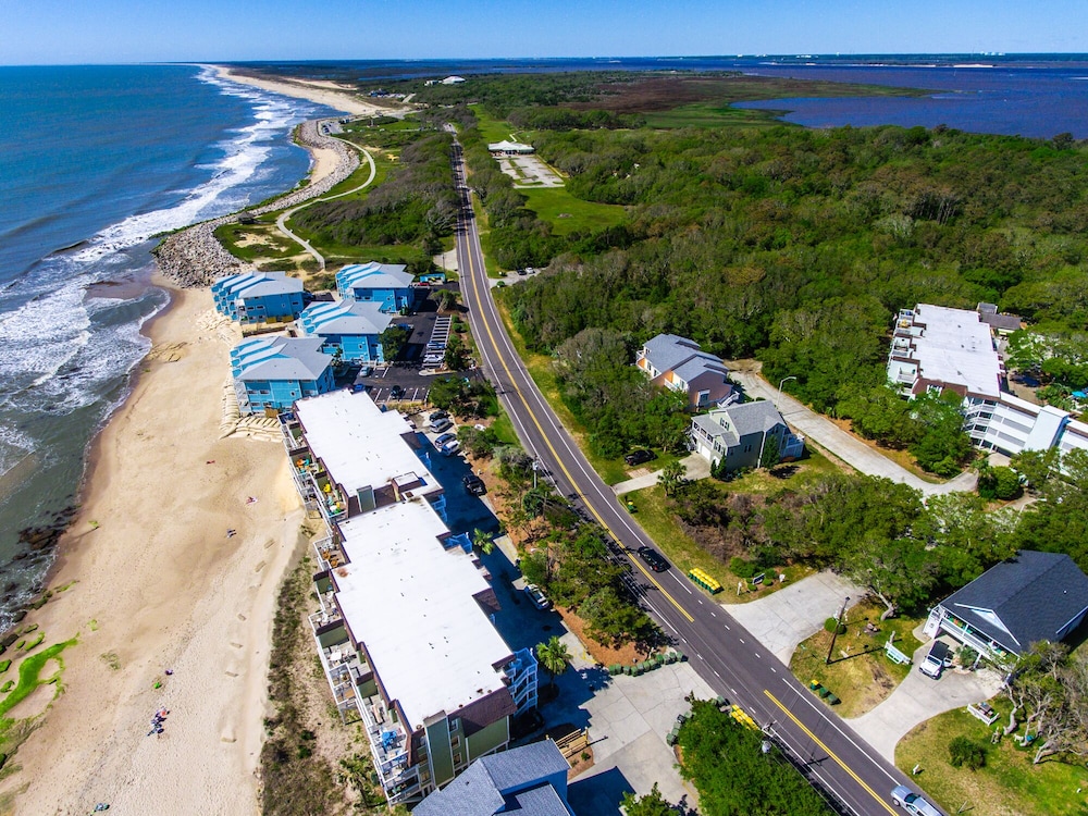 Ocean Dunes 2002: 2 BR / 2 BA condo in Kure Beach, Sleeps 7