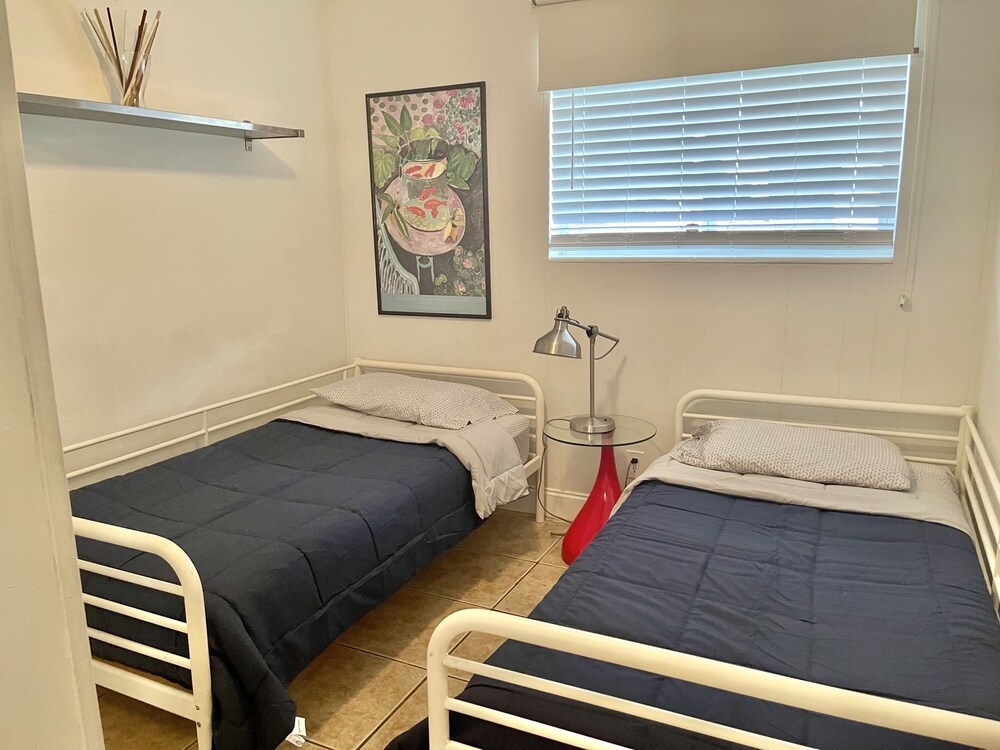 Estrada's Cozy Vacation Home Near Hollywood Beach