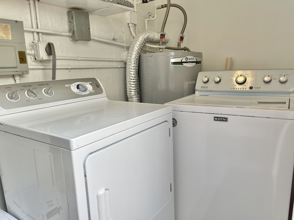 Estrada's Cozy Vacation Home Near Hollywood Beach