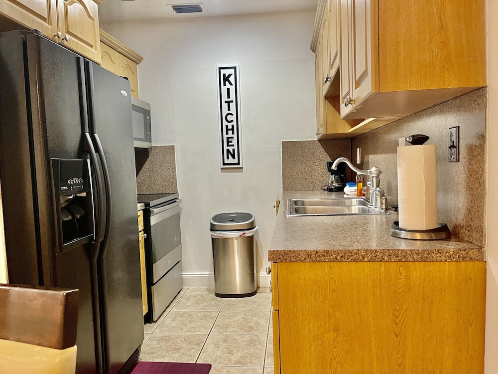 Estrada's Cozy Vacation Home Near Hollywood Beach