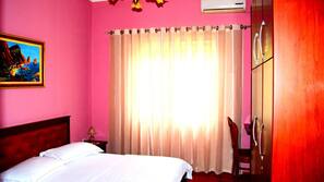Free WiFi, linens