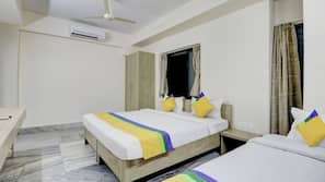 Iron/ironing board, free WiFi, linens
