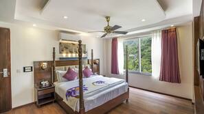 Premium bedding, minibar, in-room safe, desk