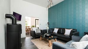 Flat-screen TV, fireplace