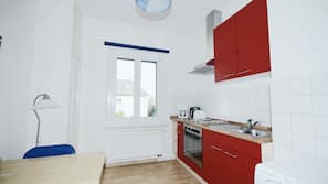 Kühlschrank, Mikrowelle, Herd, Geschirrspüler