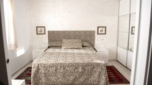 Mobiliario individual, wifi gratis, ropa de cama