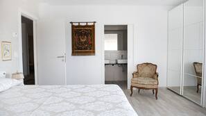 Mobiliario individual, wifi gratis, ropa de cama