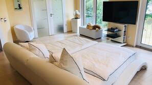 Individuell dekoriert, individuell eingerichtet, Bügeleisen/Bügelbrett