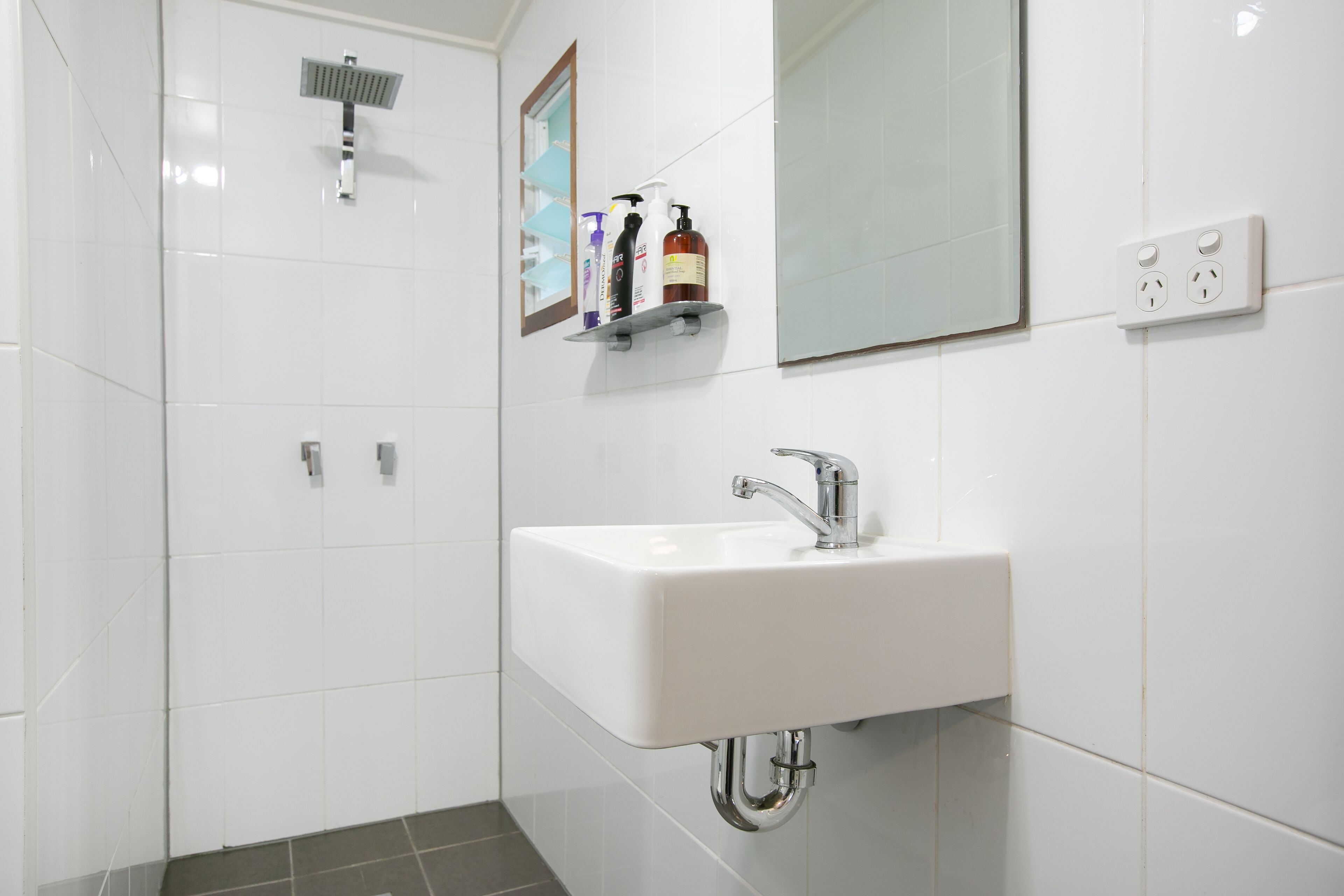 Tropical 3 Bedroom House, Pool plus 4th Bedroom Bungalow