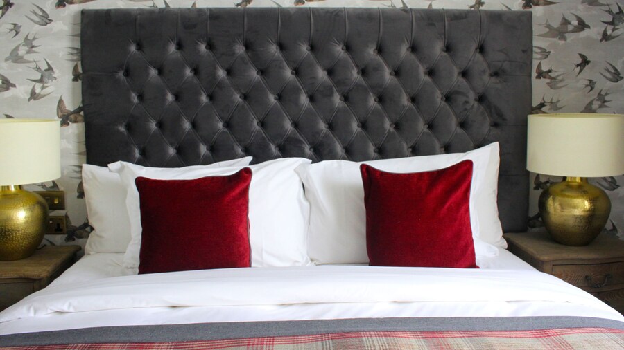The Hayden Pub & Rooms