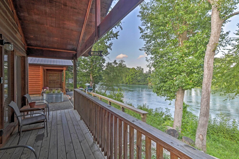 Heber Springs Retreat w/ Riverfront Patio & Dock!, Heber Springs, AR