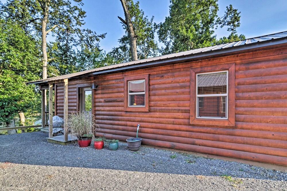 Heber Springs Retreat w/ Riverfront Patio & Dock!, Heber Springs, AR