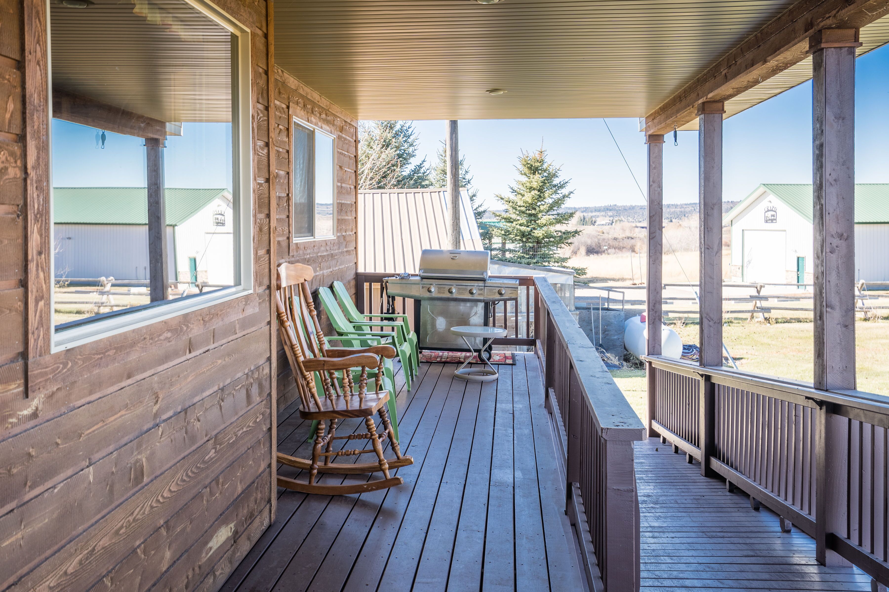 Yellowstone Grand Lodge 6 on suites sleeps 34 wheel chair access in Ashton, United States