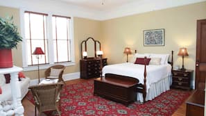4 bedrooms, iron/ironing board, Internet, bed sheets