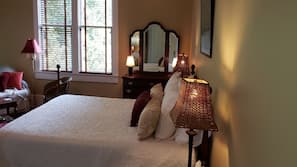 4 bedrooms, iron/ironing board, Internet, bed sheets