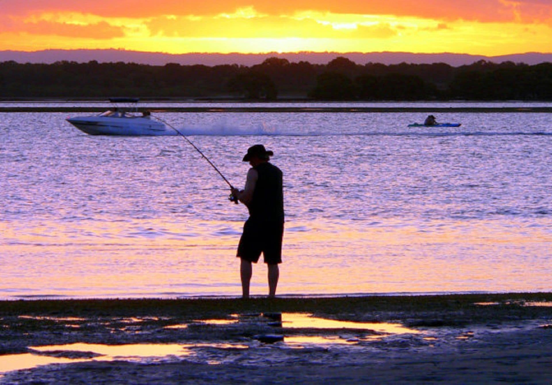 Bribie Beach House, Waterfront Directly Across the Road - Solander Esp, Banksia Beach