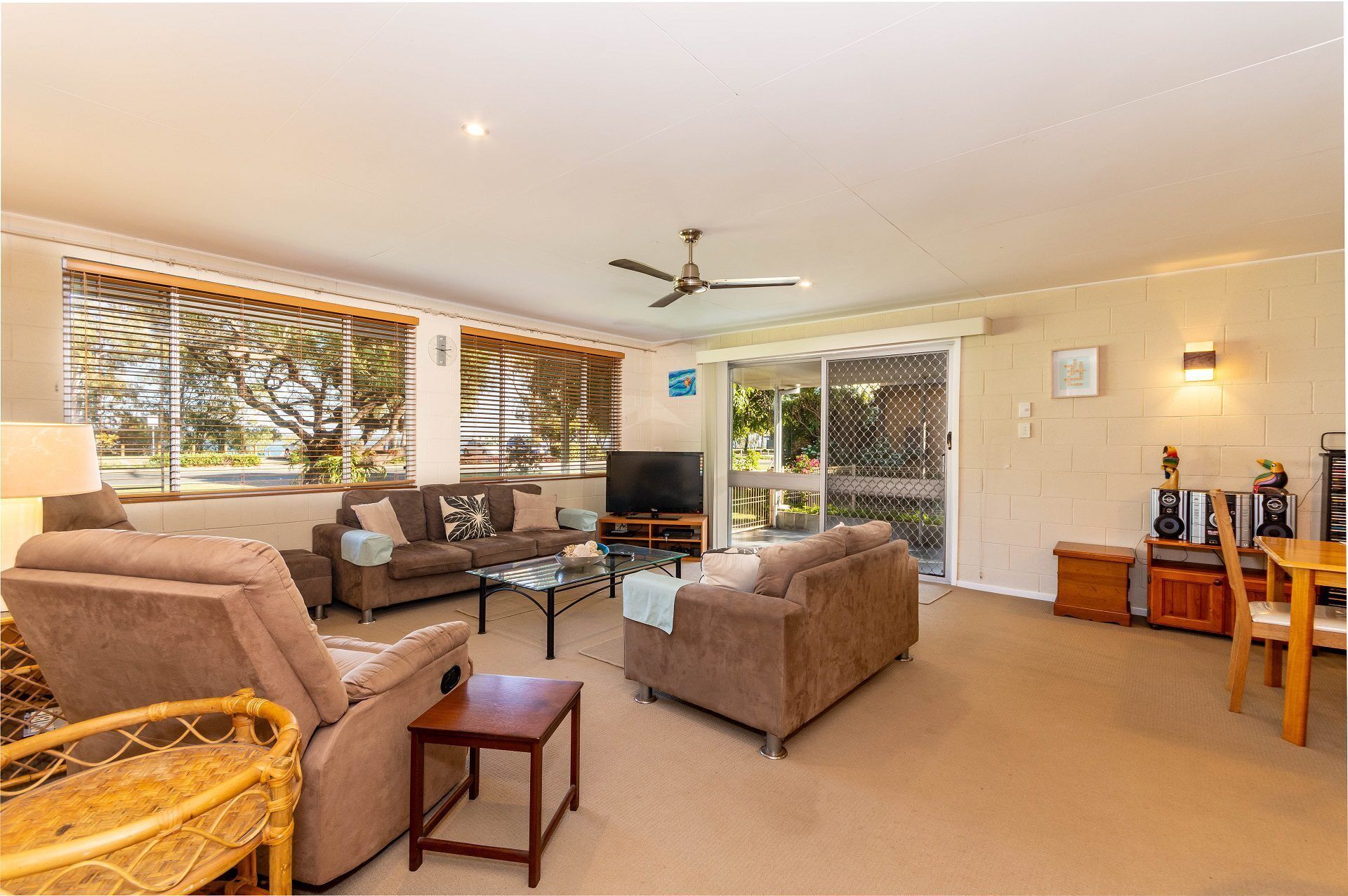 Bribie Beach House, Waterfront Directly Across the Road - Solander Esp, Banksia Beach