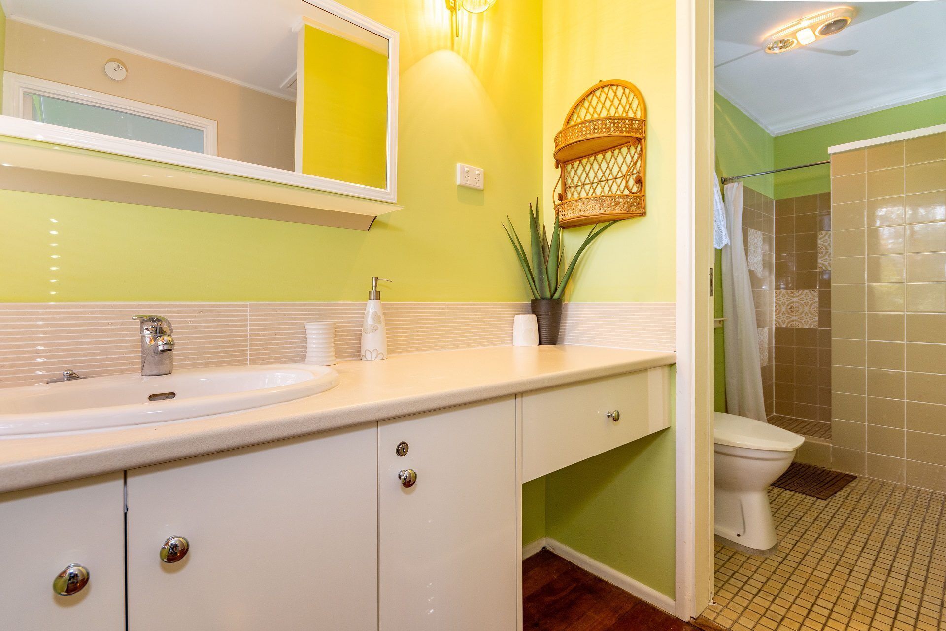 Bribie Beach House, Waterfront Directly Across the Road - Solander Esp, Banksia Beach