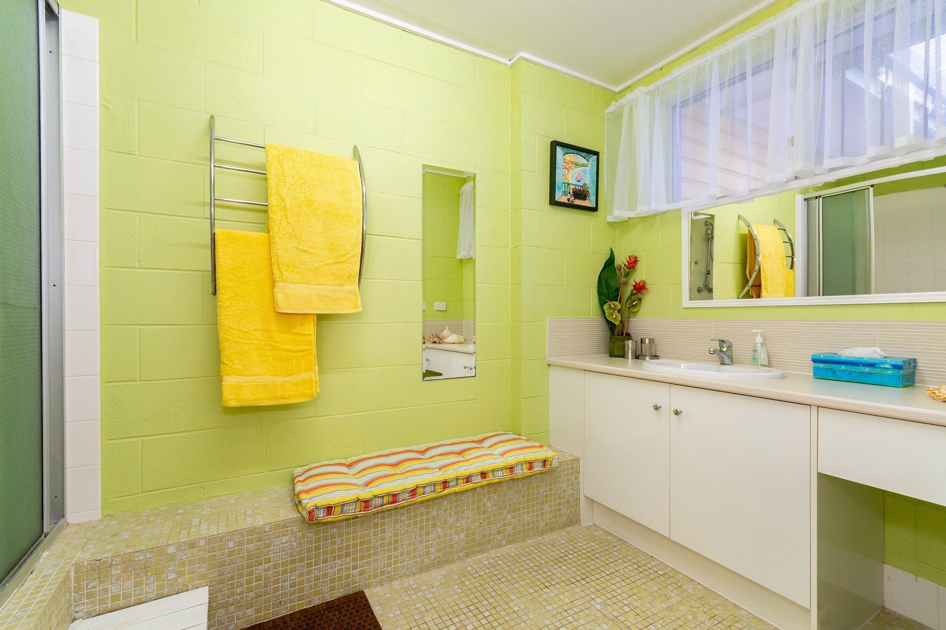 Bribie Beach House, Waterfront Directly Across the Road - Solander Esp, Banksia Beach