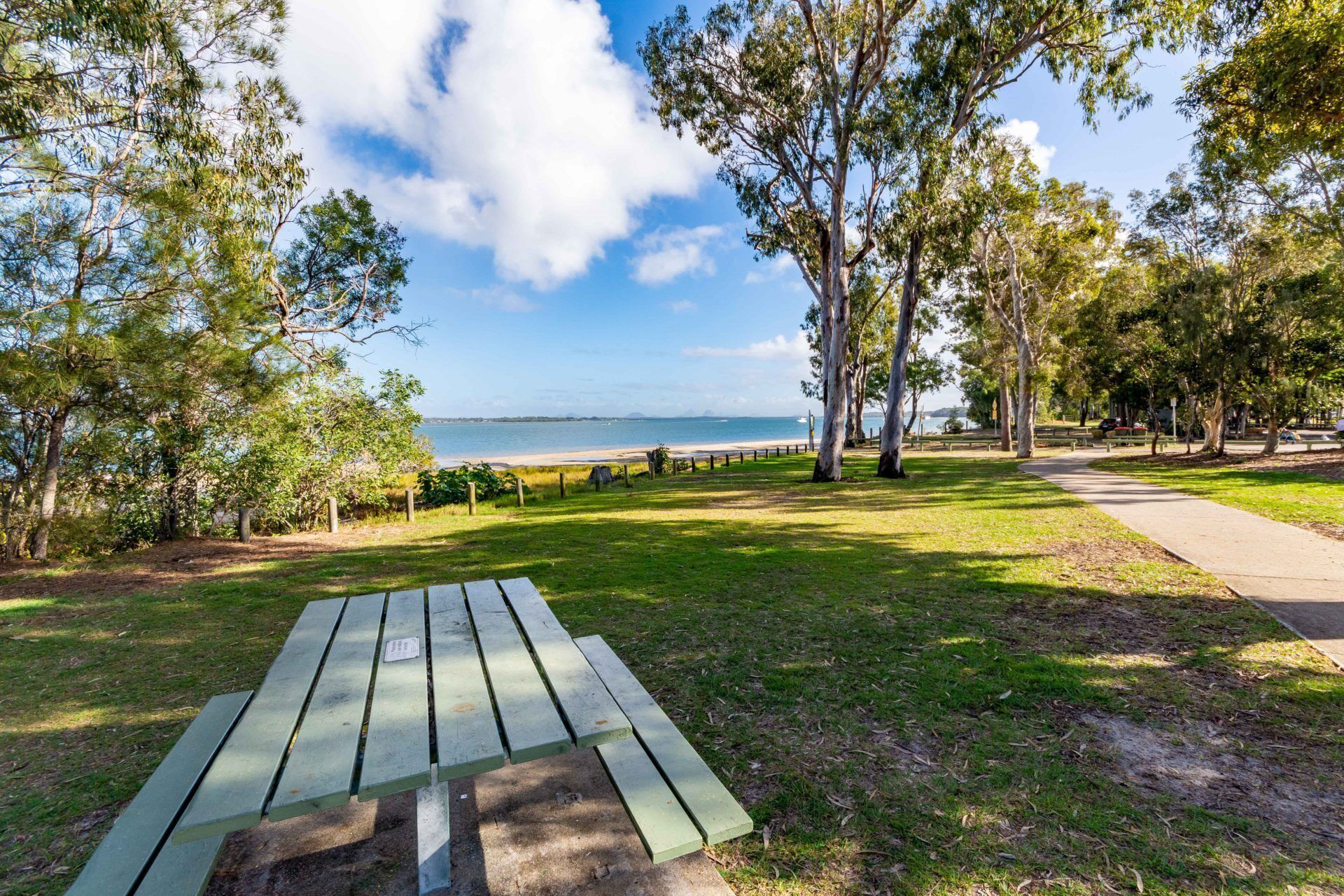 Bribie Beach House, Waterfront Directly Across the Road - Solander Esp, Banksia Beach