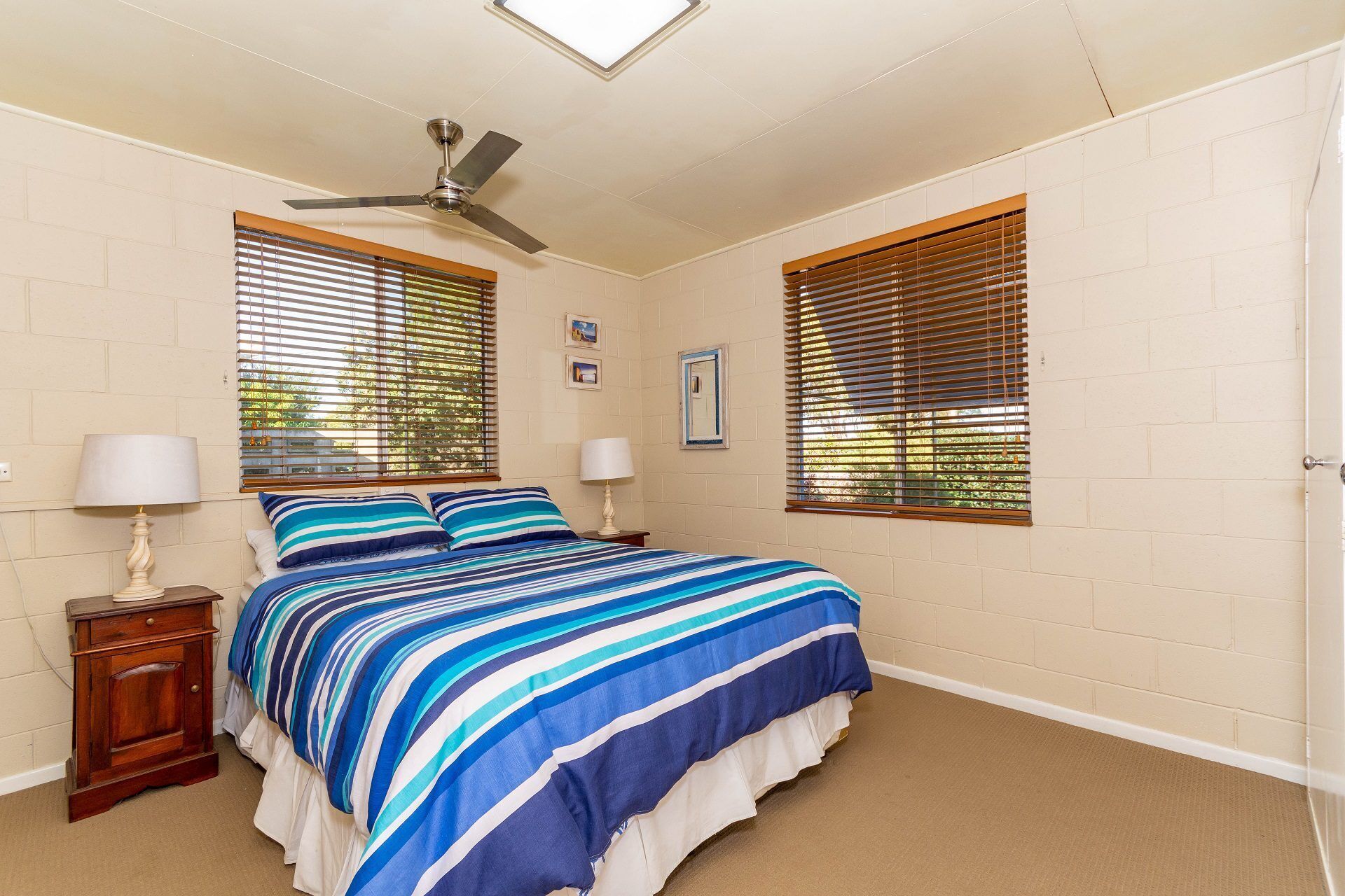 Bribie Beach House, Waterfront Directly Across the Road - Solander Esp, Banksia Beach
