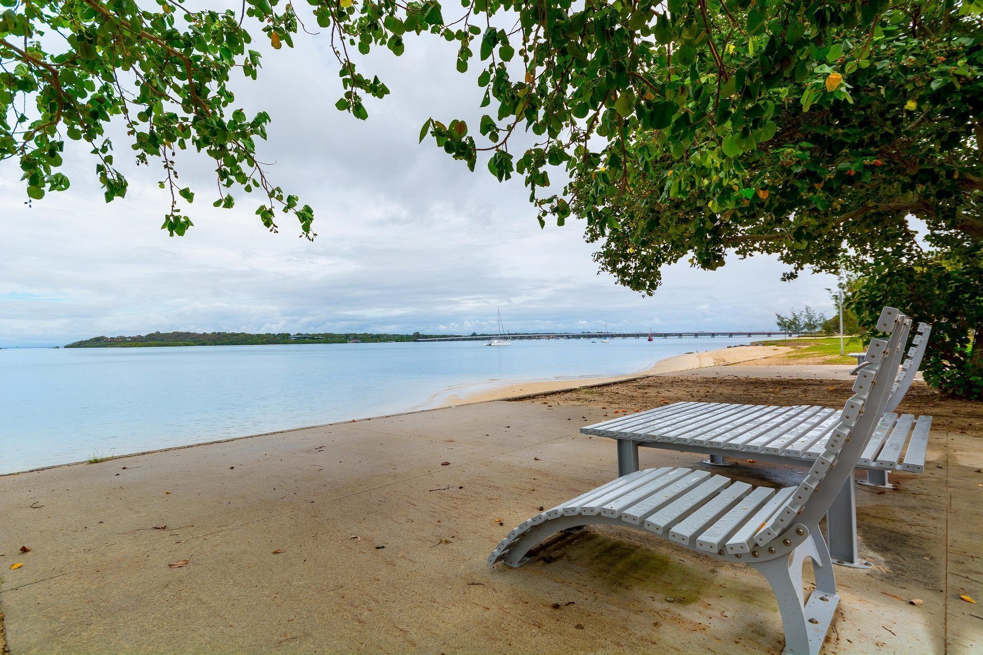 Bribie Beach House, Waterfront Directly Across the Road - Solander Esp, Banksia Beach