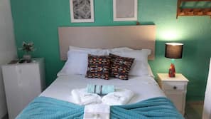 Minibar, free WiFi, bed sheets