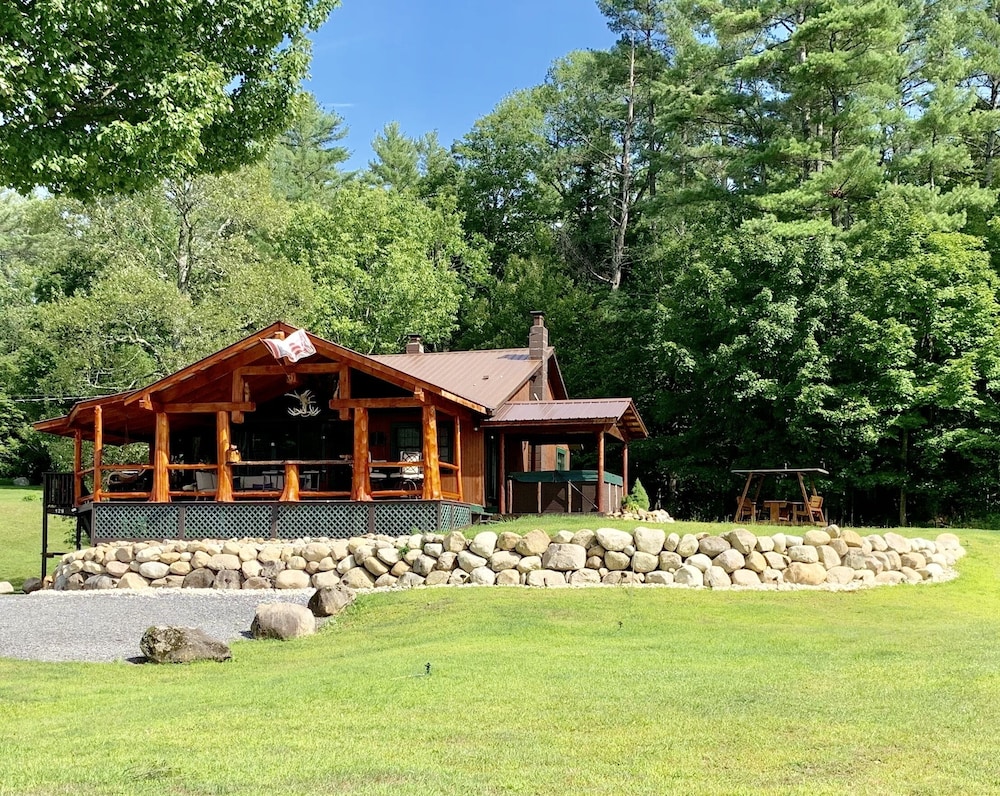 Adirondack Mts. Lakefront Cabin with Hot Tub on Lake Algonquin, Wells