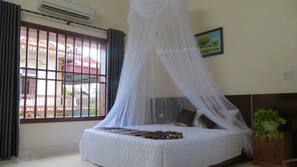 Desk, free WiFi, linens