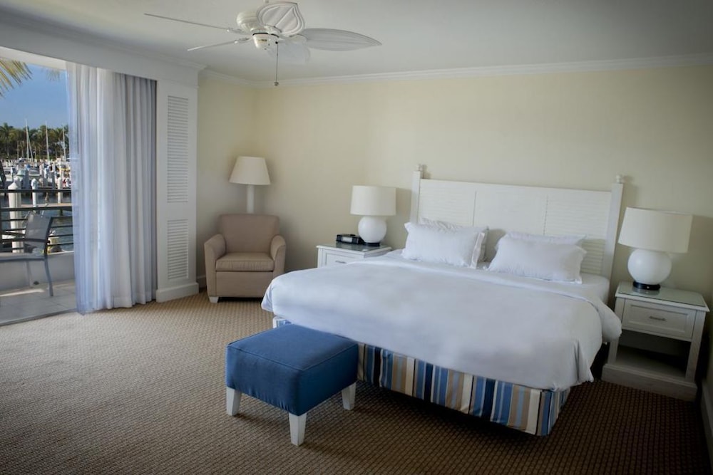 AWESOME PROMO! GORGEOUS UNIT, 3 POOLS, WATERSLIDES, TENNIS, GOLF, BAR