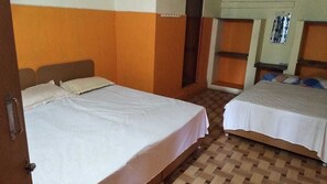 In-room safe, iron/ironing board, bed sheets