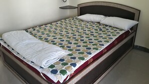 In-room safe, soundproofing, free WiFi