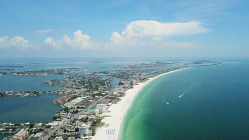 RIGHT ON THE BEACH! FOUR COMFY UNITS FOR 16, POOL