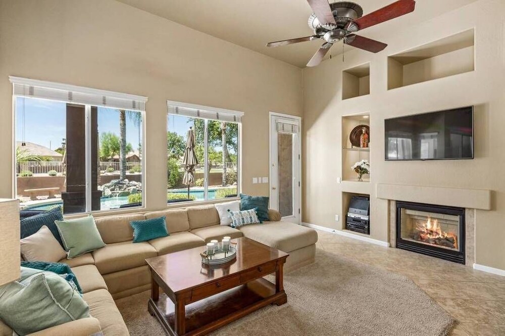 The Tropical Estate -  - Close to the strip - ASK ABOUT OUR SPECIAL!!