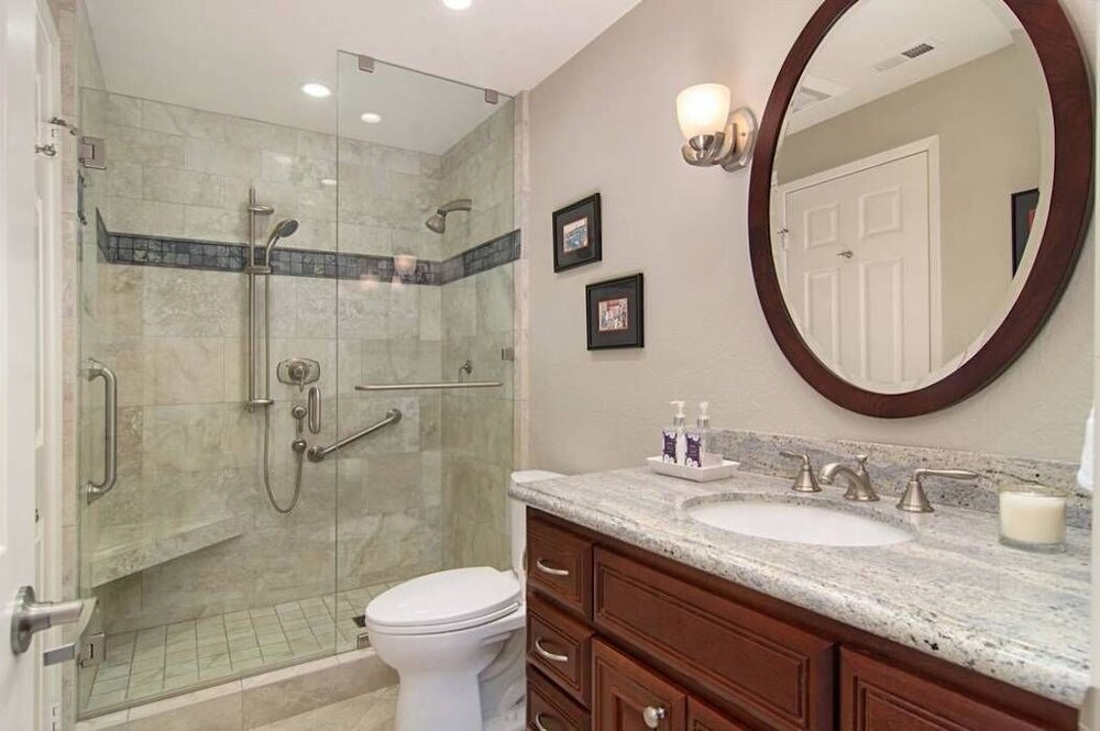 The Tropical Estate -  - Close to the strip - ASK ABOUT OUR SPECIAL!!