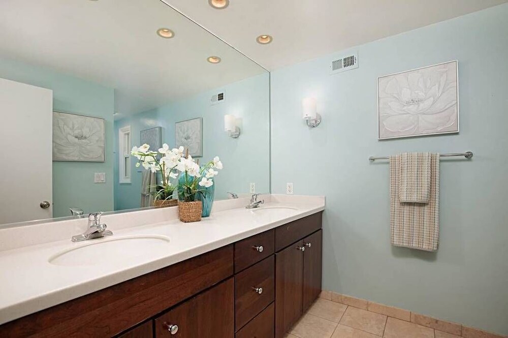 The Tropical Estate -  - Close to the strip - ASK ABOUT OUR SPECIAL!!