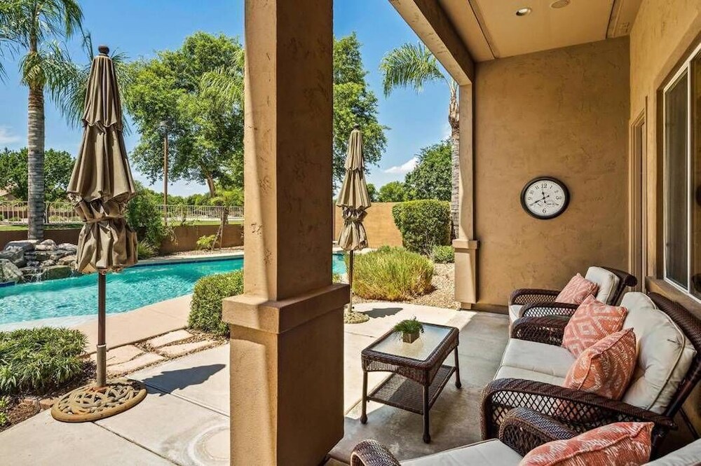 The Tropical Estate -  - Close to the strip - ASK ABOUT OUR SPECIAL!!