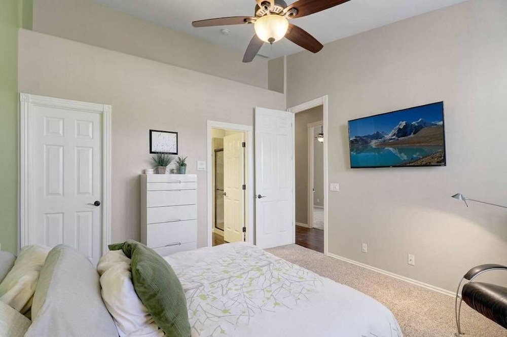 The Tropical Estate -  - Close to the strip - ASK ABOUT OUR SPECIAL!!