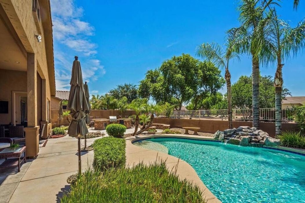 The Tropical Estate -  - Close to the strip - ASK ABOUT OUR SPECIAL!!