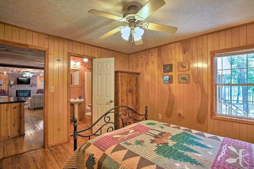 PetFriendly Toccoa Home w/ Deck + Lake Access! Stephens County Vrbo