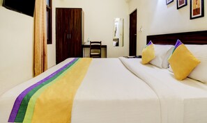 Standard Room | Desk, iron/ironing board, rollaway beds, free WiFi