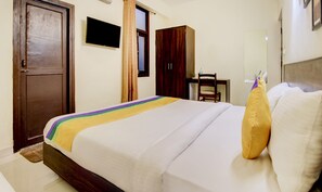 Standard Room | Desk, iron/ironing board, rollaway beds, free WiFi