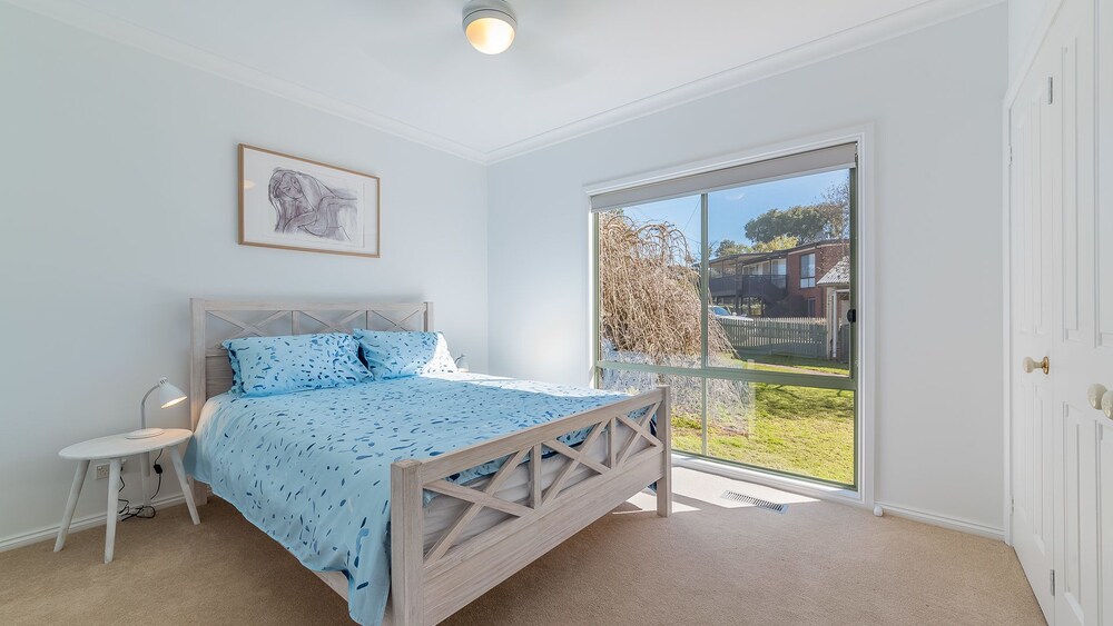 Beach Views ON Beilby - Free Wifi & Foxtel - PET Friendly