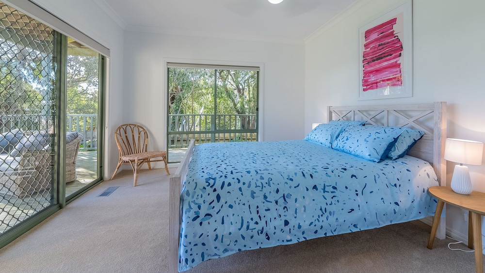 Beach Views ON Beilby - Free Wifi & Foxtel - PET Friendly