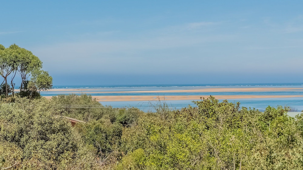 Beach Views ON Beilby - Free Wifi & Foxtel - PET Friendly