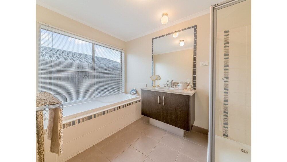 A Touch Of Class Pet Friendly Deals Reviews Inverloch Aus