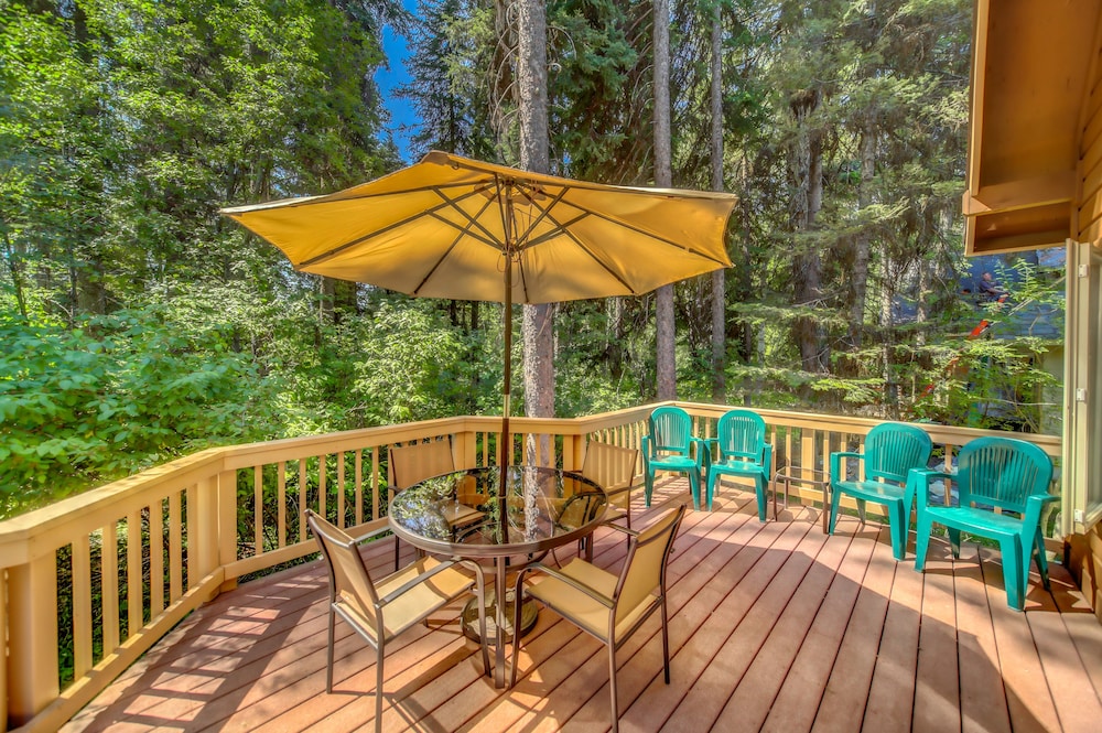 New Listing Partially Secluded Dog Friendly Home W Full Kitchen