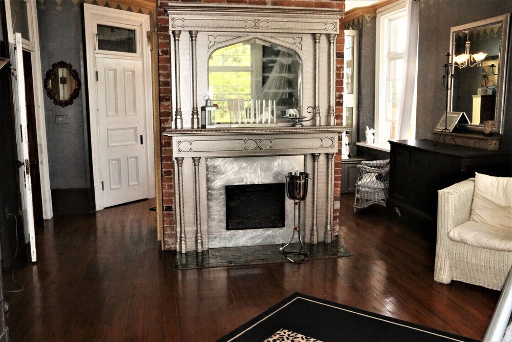 The Wolfe Island Inn Canada At Hrs With Free Services