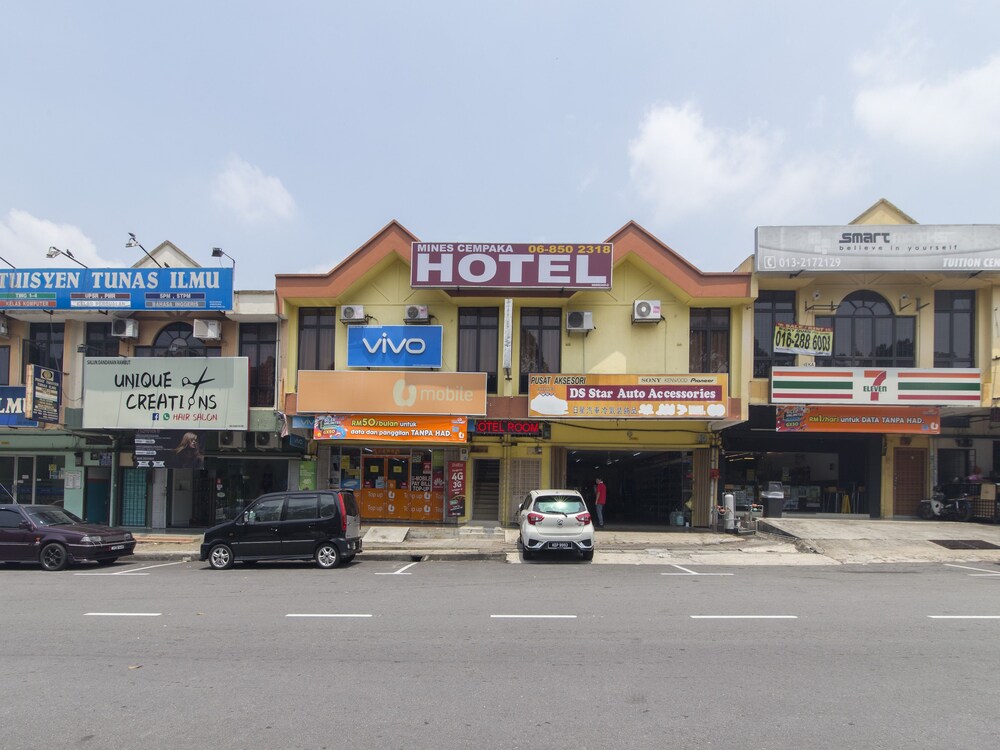 Oyo 44072 Mines Cempaka Hotel In Nilai Malaysia Expedia