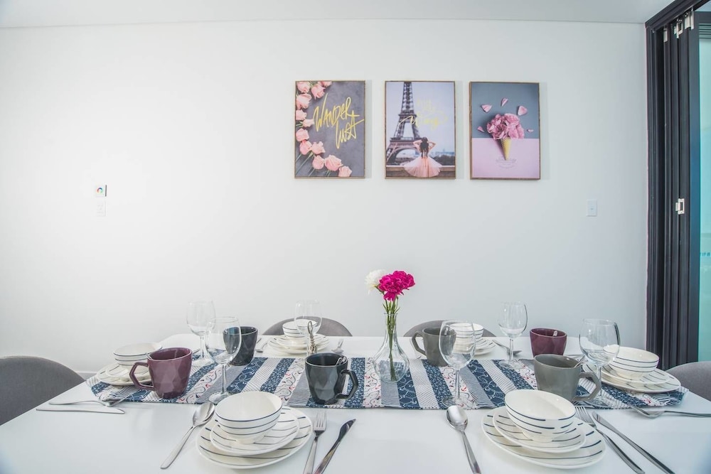 Stunning Waterview Stylish Waterfront Apt In WWP